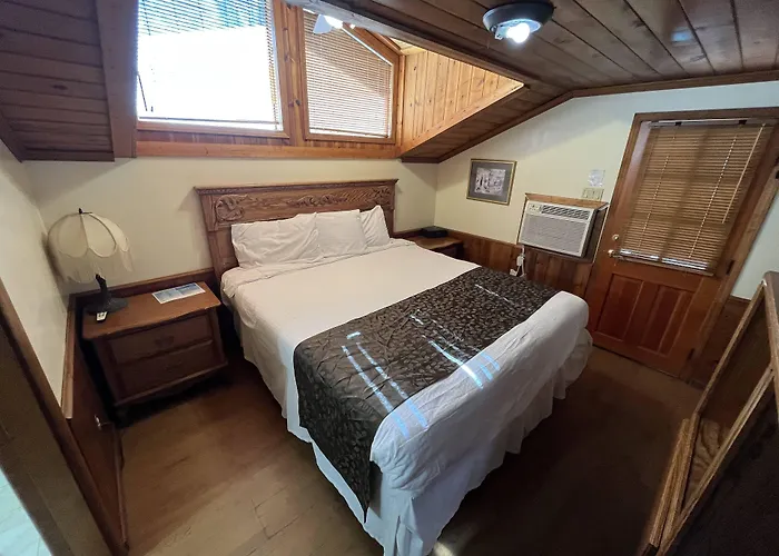 Whispering Pines Lodge