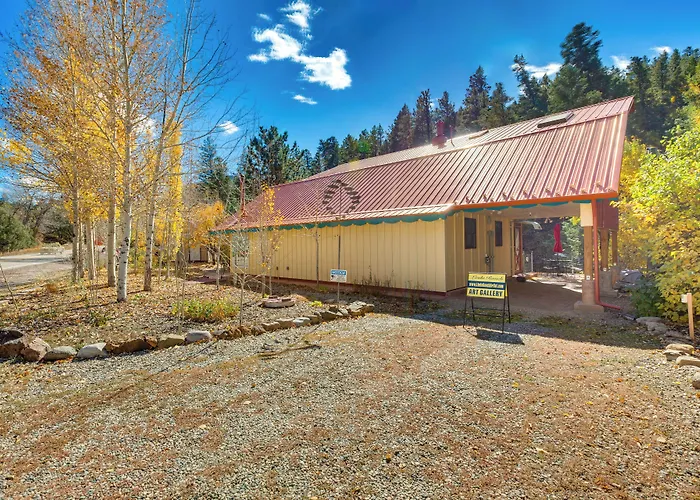 Riverside Retreat W/ Screened Porch: 6 Mi To Taos!