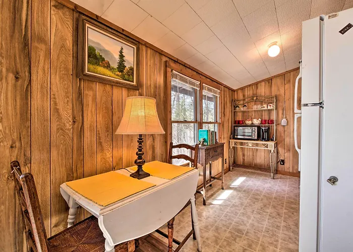 Secluded Ridgetop Hideaway W/ Valley Views!