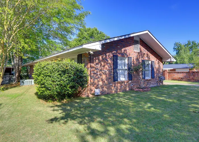 'The Ranger House' Columbus Home: Fenced Backyard
