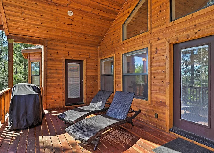 Serene Lakeside Cabin W/ Decks + Edler Lake Views!