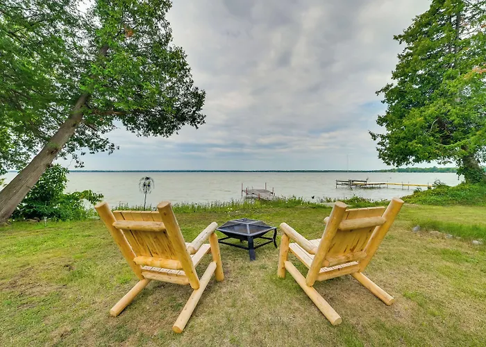 Lakefront Michigan Abode W/ Deck & Fire Pit!