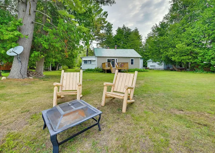 Lakefront Michigan Abode W/ Deck & Fire Pit!