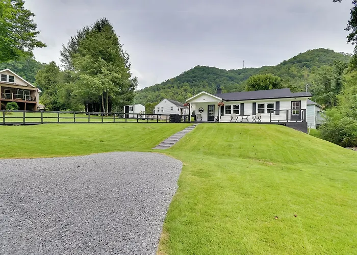 Mullens Home - Close To Hatfield-Mccoy Trailhead!