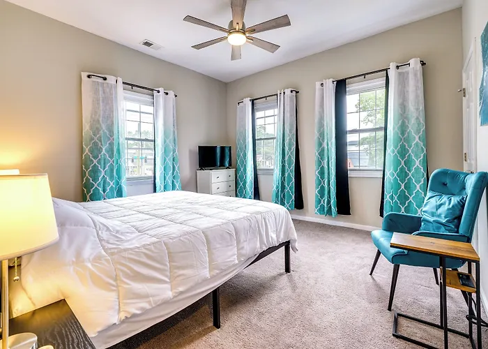 Wilmington Getaway Near Riverwalk + Downtown!