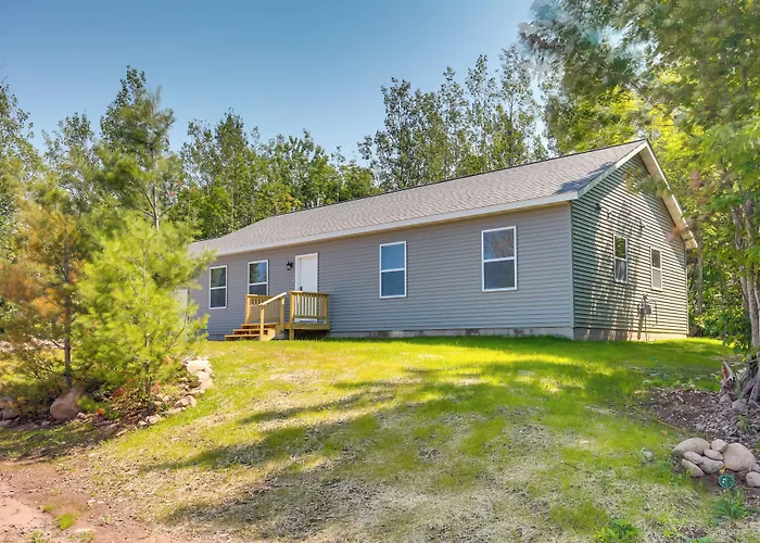 Wooded Hancock Home Near Ski & Snowmobile Trails!