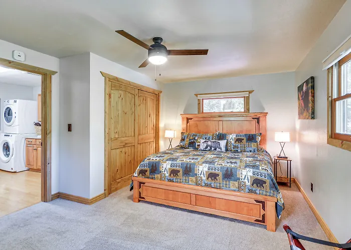 Creekside Ten Sleep Vacation Rental + Deck & Grill