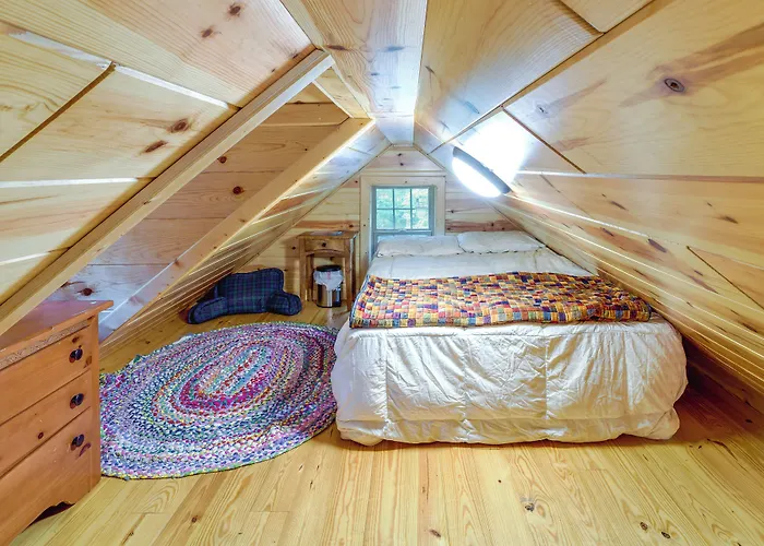 Marlinton Cabin Rental W/ Greenbrier River Access!