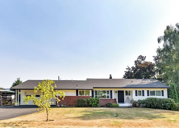 Serene Forest Grove Home W/ Deck & Stunning Views!