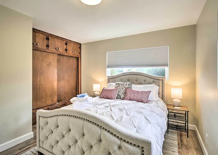 Coastal Carlsbad Home: 1 Mi To Beach & Downtown