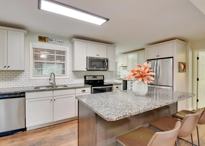 Modern Home W/ Yard + Deck, 1 Mi To Clemson U!