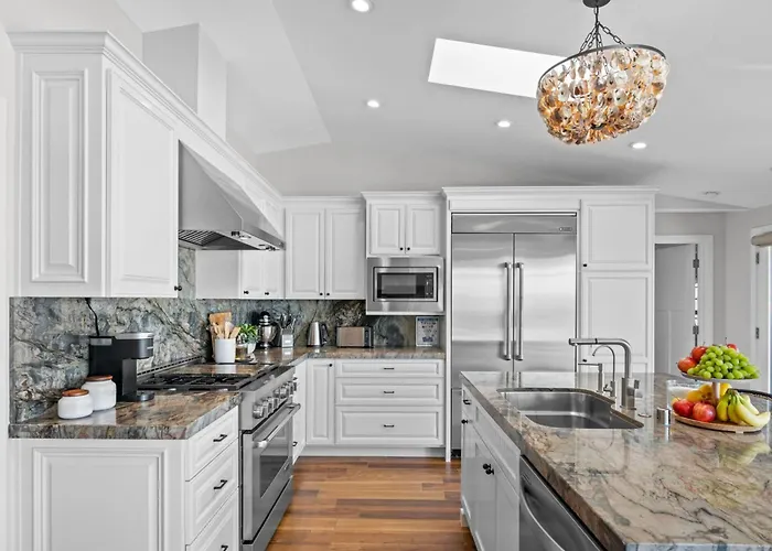 Private Blufftop Retreat With Ocean Views & Hot Tub