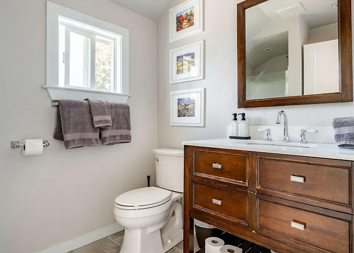 The Midtown Cottage- W/ Private Entrance And Views