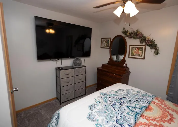 < 1 Mi To Pawnee Park! Cozy Bungalow W/ Gazebo