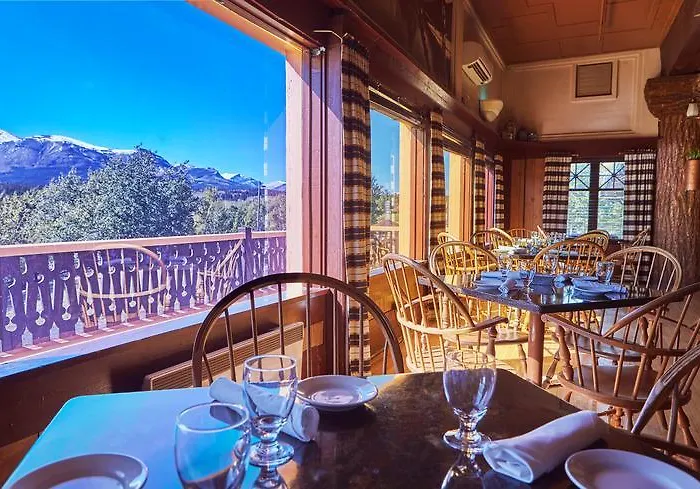 Glacier Park Lodge