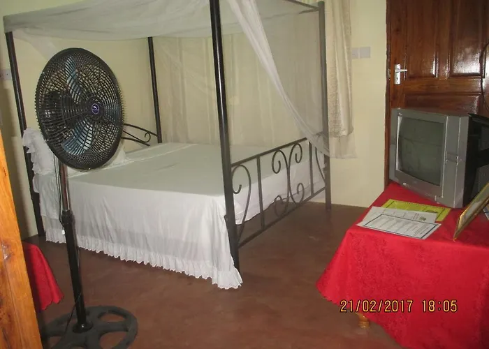 Fanaka Safaris Campsite & Lodges