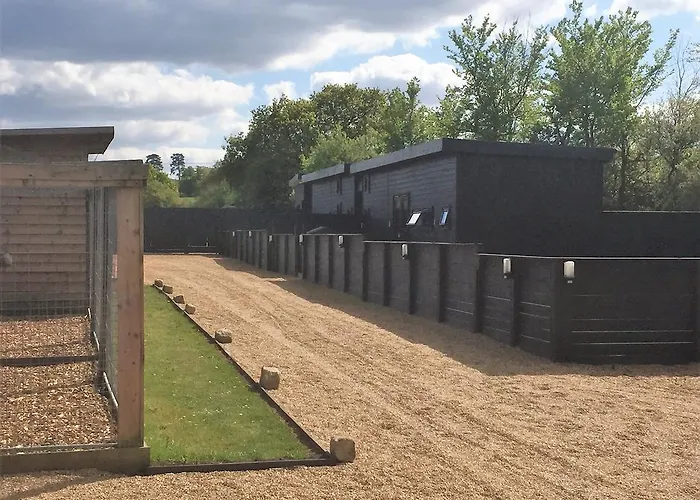 Willow Court Farm Studio: Family-Friendly Stay Near Legoland & Windsor
