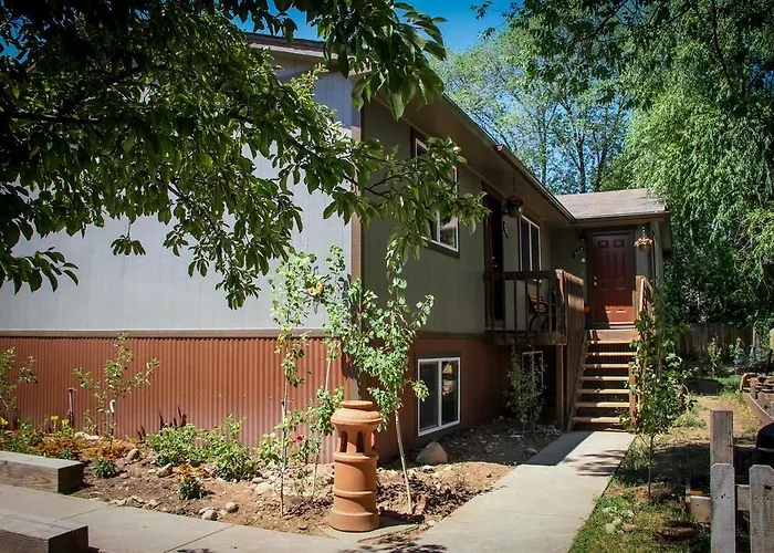 The 8Th Street Retreat