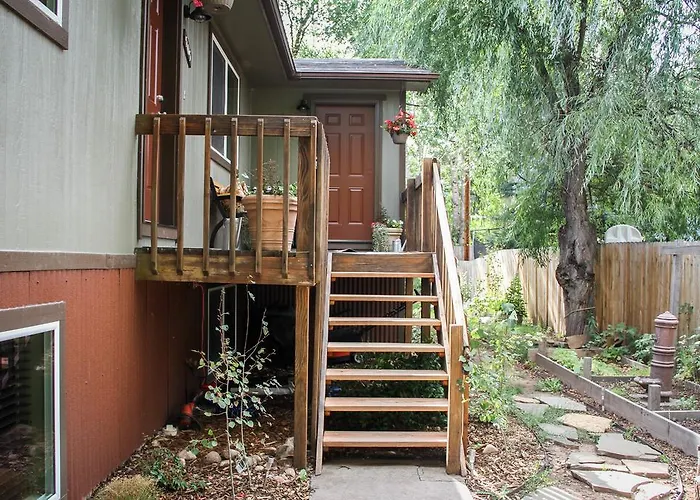 The 8Th Street Retreat
