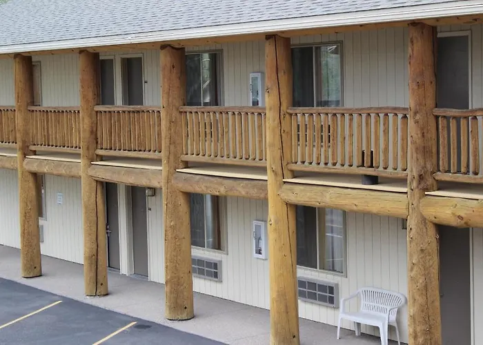Moose Creek Lodge & Suites Cody