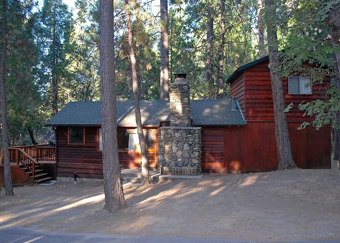 Squirrel'S Nest At The Redwoods In Yosemite