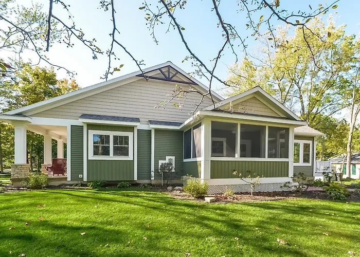 Four Gen House On Hill In Saugatuck Walk To Town