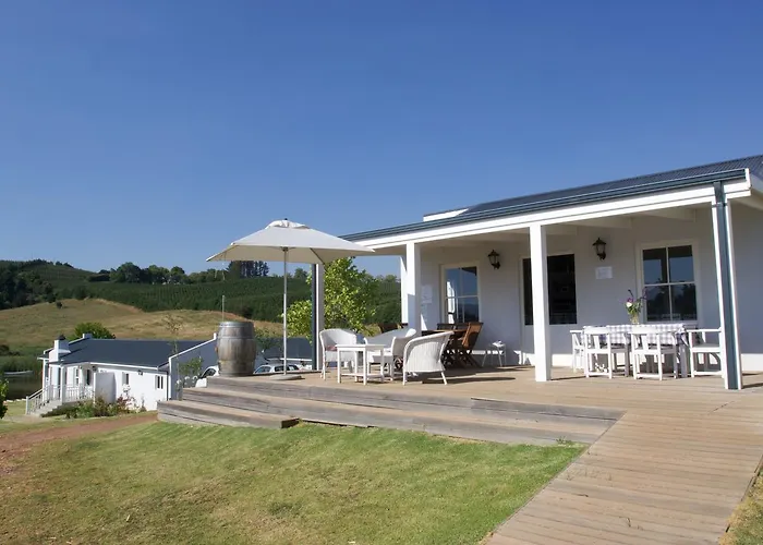 Paul Wallace Wines & Cottages