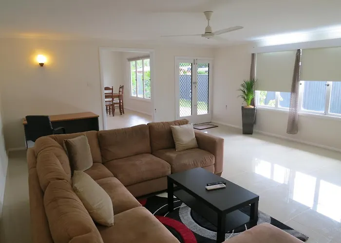 Edge Hill Green Oasis: Central Cairns Retreat