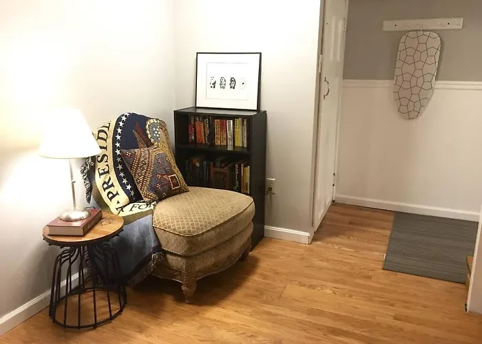 ~*Pet Friendly 30Min To Downtown*~ The Bostonian