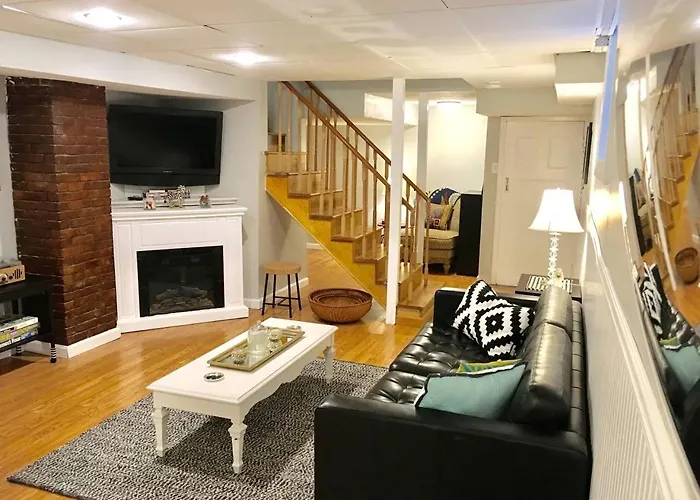 ~*Pet Friendly 30Min To Downtown*~ The Bostonian