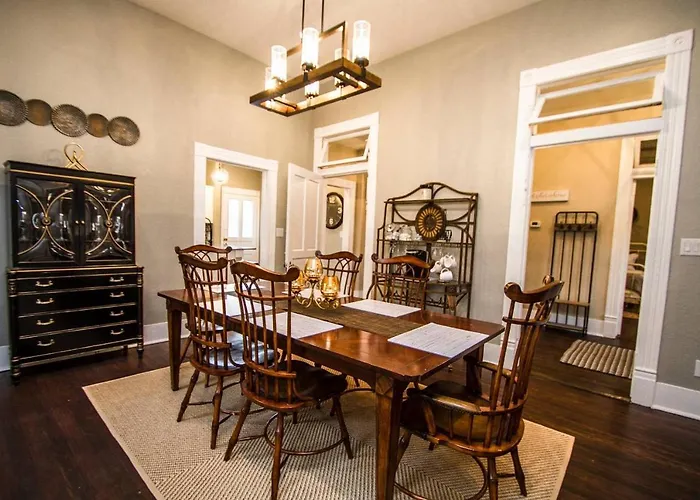 Wyoming St Restored Historic 2Br/1Ba Downtown