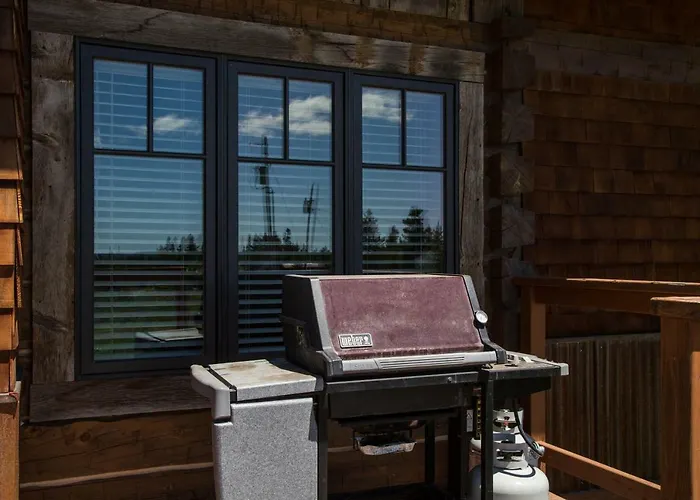 True Grit Rustic Retreat: Pet-Friendly Adventure Cabin