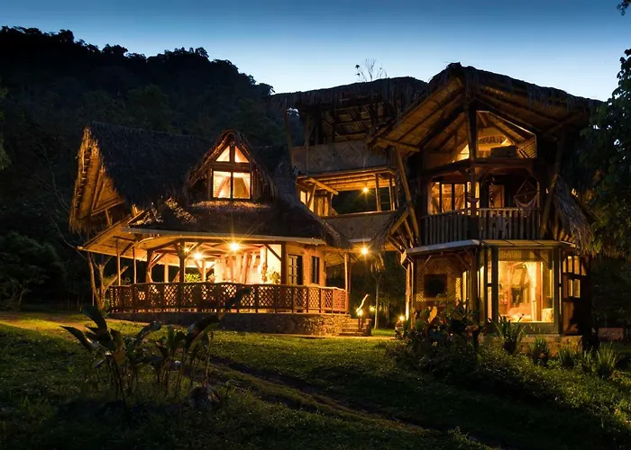Sacha Urco Lodge -Private Cloud Forest Reserve In Mindo- Lugar Remoto- 4X4 Recommended