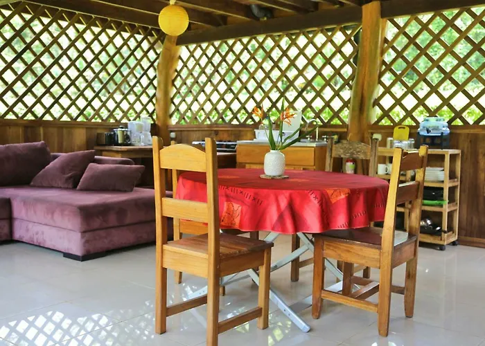 Hotel & Cabinas Nadine