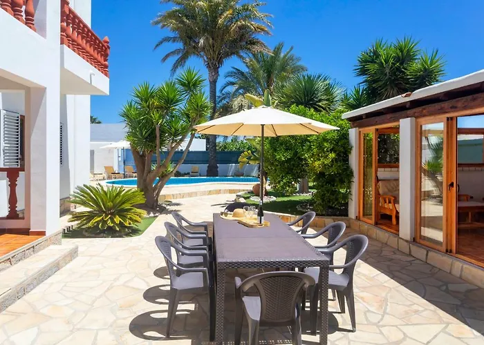 Villa In Playa D'En Bossa Sleeps 10