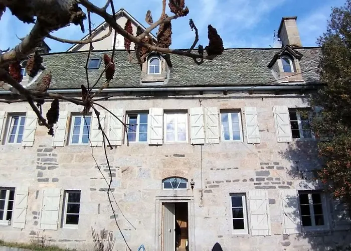 LA CURE grande maison de charme de 2 a 14 personnes