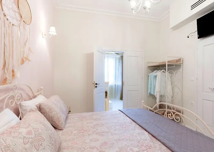 A33 Rhodes Old Town House