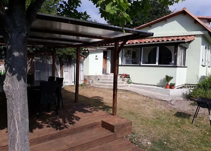 Maison Mitoyenne 68M², 2 Pieces + Veranda, Jardin 100M² Avec Pergola, Vue Mer Nice