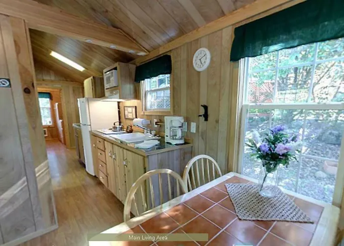 Round Top Premiere Cottage 6