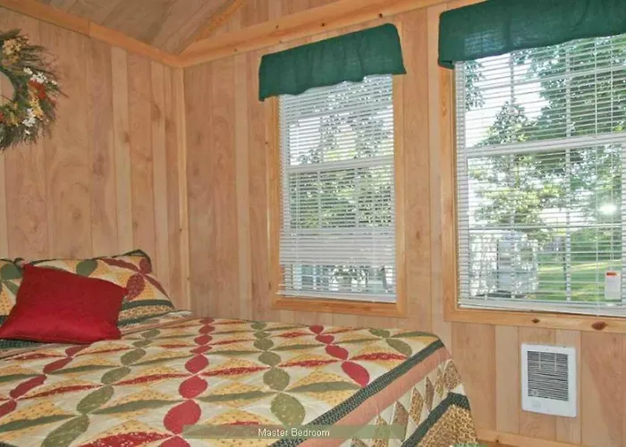 Round Top Premiere Cottage 6