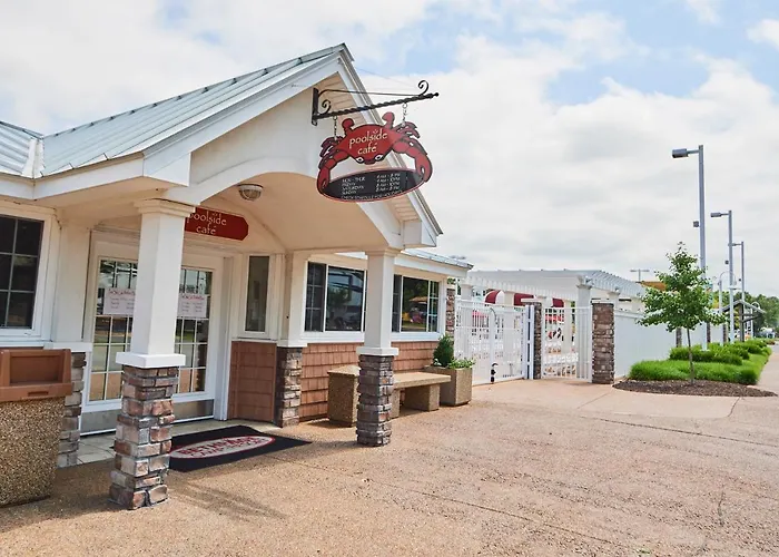 Bethpage Hewick One-Bedroom Cottage 25