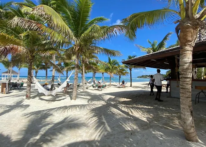 Hospitality Expert Eden View Pool Beach Chef