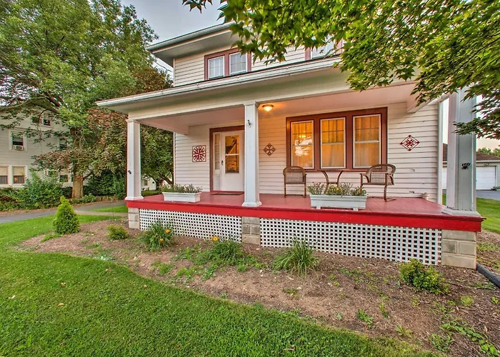 Whimsical Lancaster Home - 4 Mi To Sight & Sound