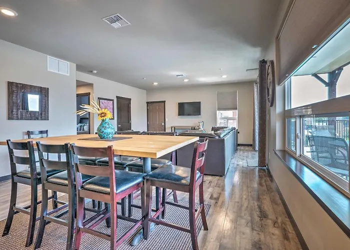 Modern Manson Condo W/ Pool & Lake Chelan Views!