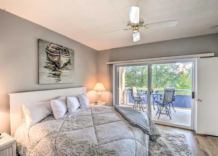 Views, Pools & Marina: Lake Keowee Condo!