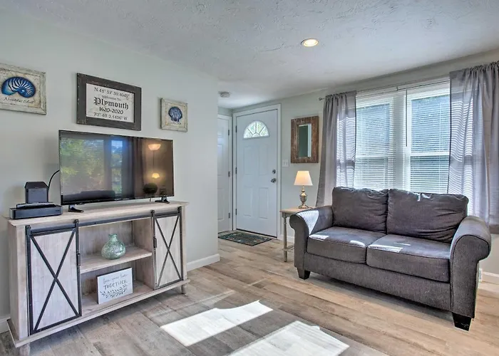 Updated Plymouth Home < 2 Miles To Waterfront!