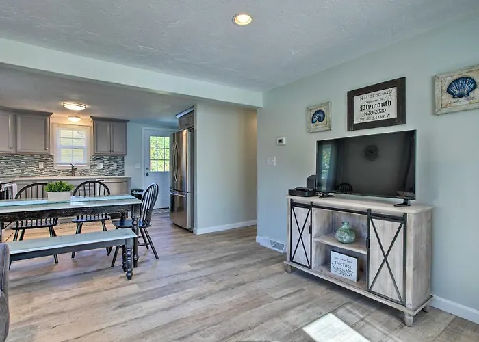 Updated Plymouth Home < 2 Miles To Waterfront!