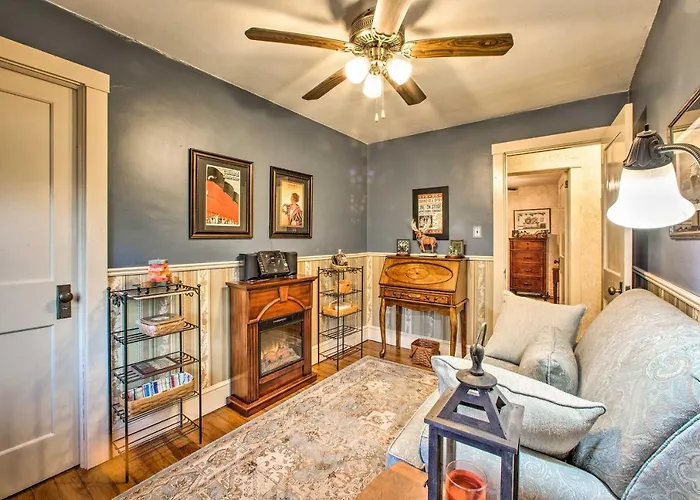 Whimsical Lancaster Home - 4 Mi To Sight & Sound