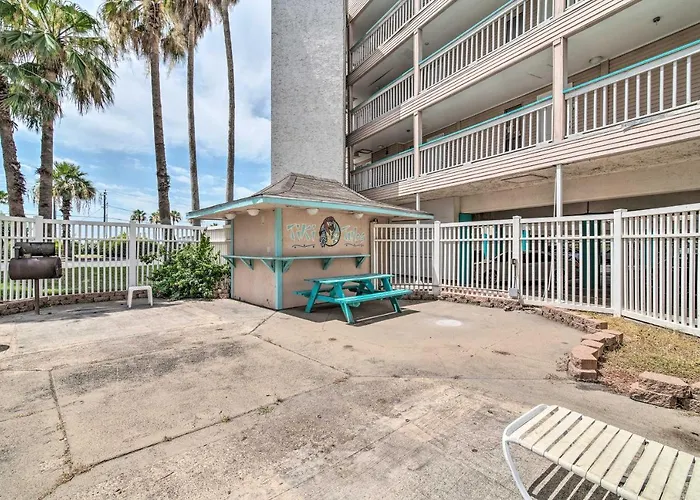 Beachfront Corpus Christi Condo W/ Arcade Room!