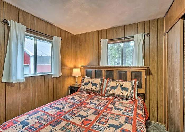 2 Cozy Island Park Cabins W/ Near The Lake!